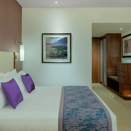 Crowne Plaza Muscat Ocec By Ihg Hotel Exterior foto