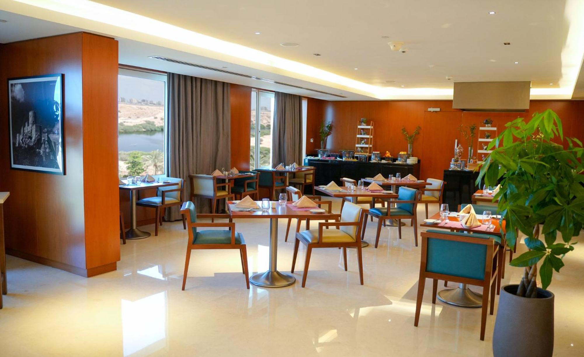 Crowne Plaza Muscat Ocec By Ihg Hotel Exterior foto